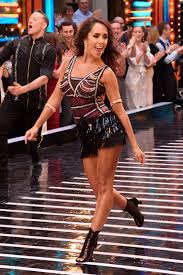 How tall is Janette Manrara?